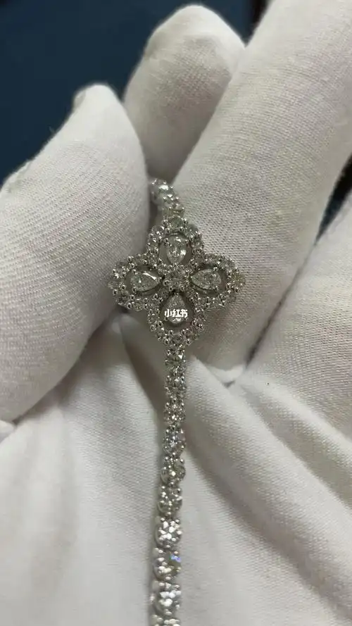 海瑞温斯顿四叶草满钻手链