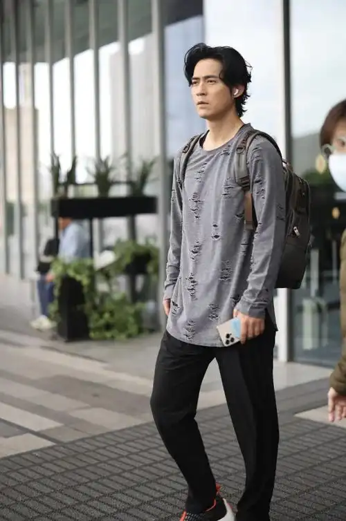 周渝民首度露面回应大s去世要公开悼念很难受