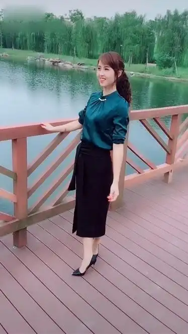 我是安徽女人我们安徽的山景水都很美人也很漂亮的请忽略衣服皱安徽