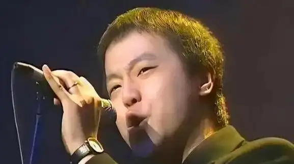 同是窦唯的娃,把王菲的女儿和高原的女儿一对比,差距一目了然