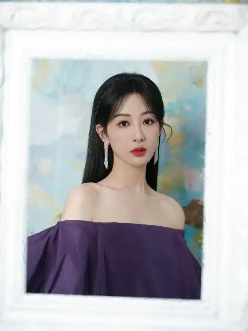 杨紫穿紫#杨紫微博之夜红毯造型,真的好美