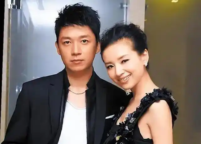 为破冰潘粤明多年不放弃,董洁曾和助理恋爱,男方颜值盖过王大治