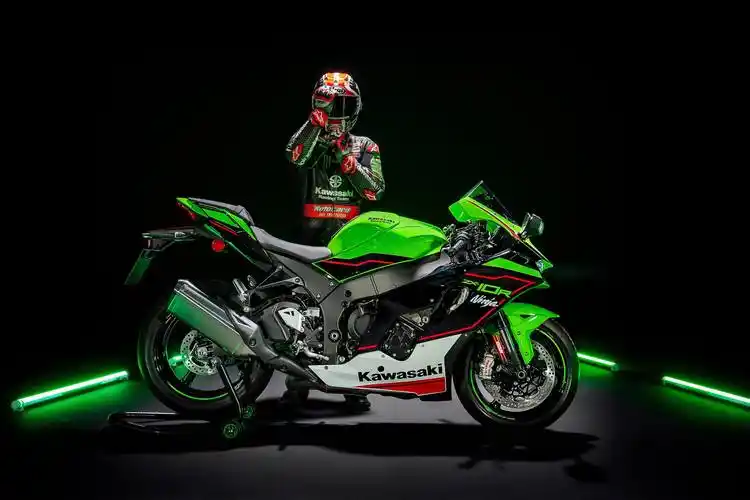 大牛换新颜 川崎zx-10r/rr新款上市 200匹马力起步