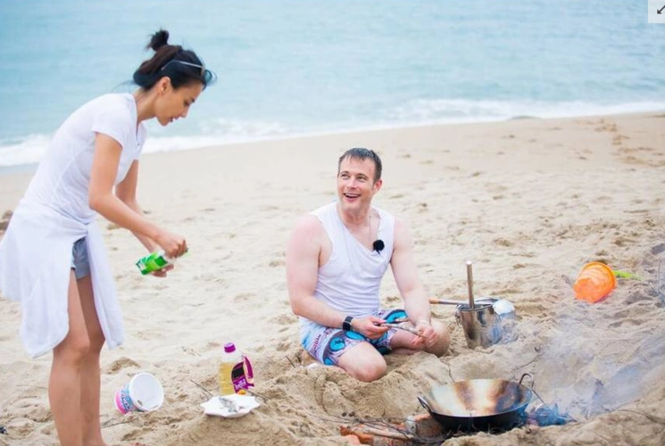 《妈妈是超人》马雅舒与老公携家带口海边露营