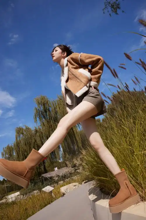 宋妍霏冬靴配短裙##宋妍霏上身下身两种季节