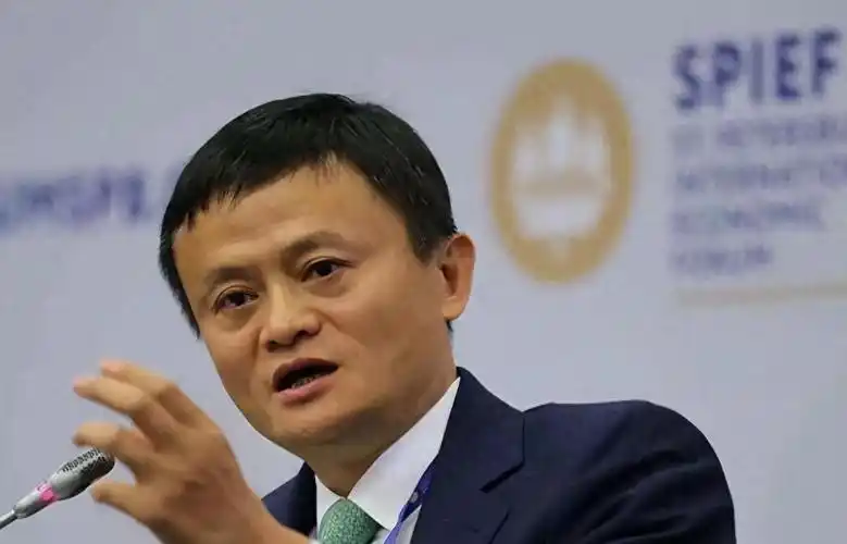 马云斥巨资在沙漠里种树,承诺每年1亿棵,七年过去了,树怎样了