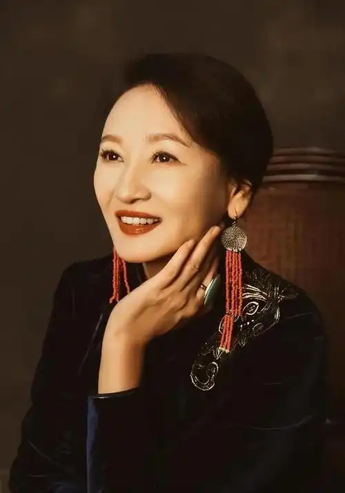 哈斯高娃离婚后不再嫁人她与腾格尔的婚姻到底受了多少委屈