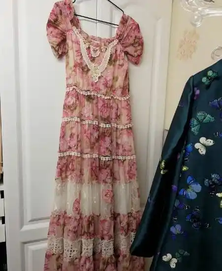 粉红玛丽蕾丝花朵拼接长裙—北京裙子/连衣裙