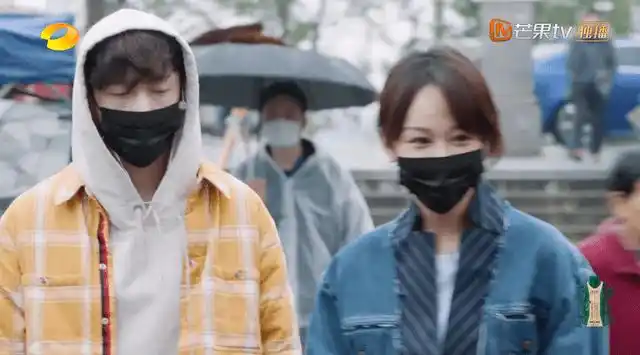 张艺兴对杨紫没兴趣提前离场粉丝解释实情他为节目付出了太多