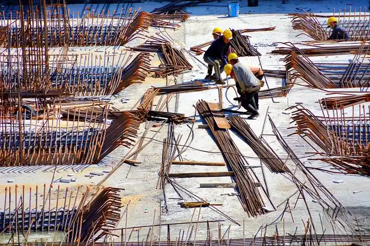 生活实属不易,但请你足够相信.建筑工人劳动场景,原创摄影