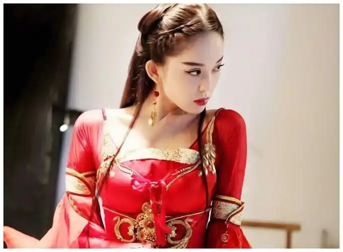 古力娜扎真三国无双貂蝉倾国倾城董卓满级赤兔马跑慢了