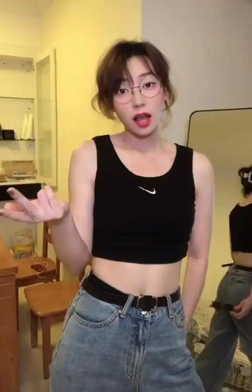 抖音鲨哩哩照片事件性感扭腰福利视频写真被传p图合成不雅视频内容