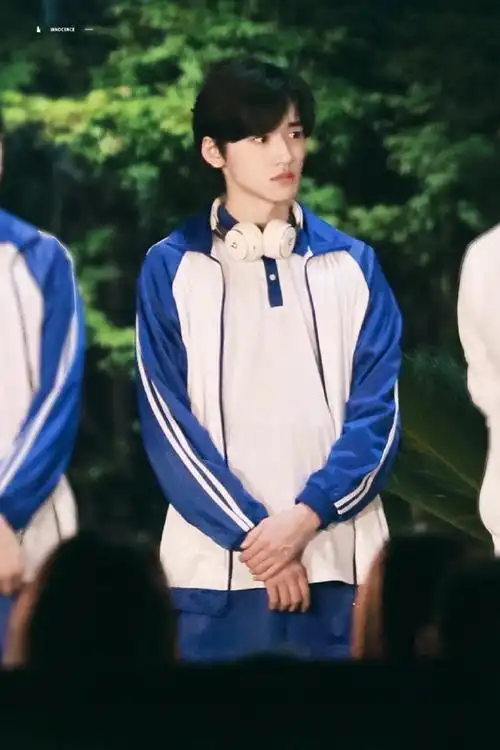 宋亚轩蓝白校服路透