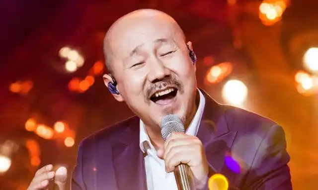 要说起我国最出名的少数民族歌手,相信腾格尔这个人一定是绕不开的