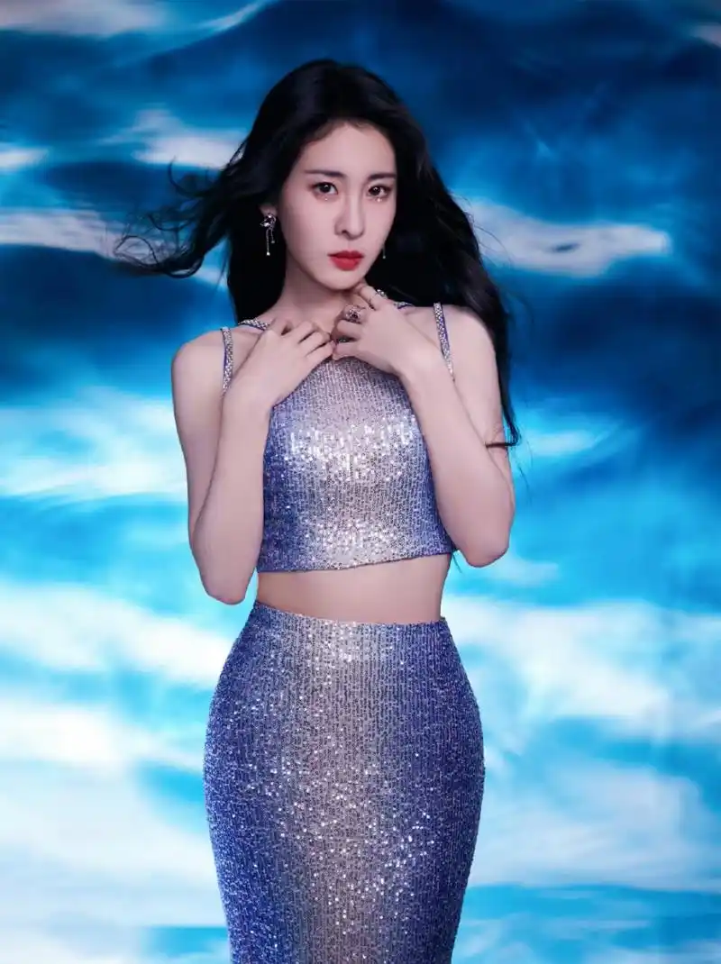 张碧晨# 一袭闪亮紧身裙,清纯甜美的容颜,窈窕曼妙的身材,性感妖娴哪