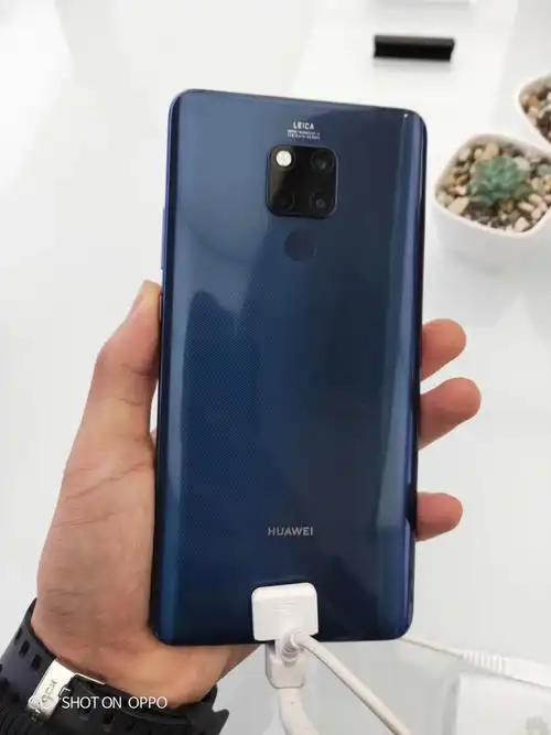 华为mate20国行版上手简评:翡冷翠配色颜值爆表_手机