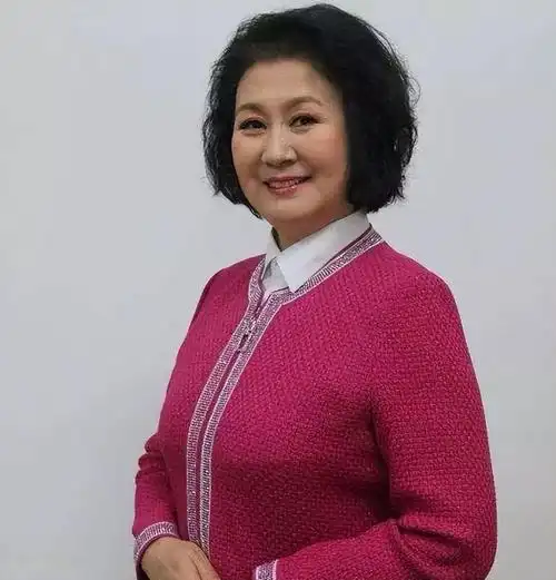 著名演员黄晓娟:丧父丧母亲弟病逝,如今儿子李赫是她最大骄傲