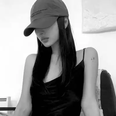 女生头像高级小众高冷黑白