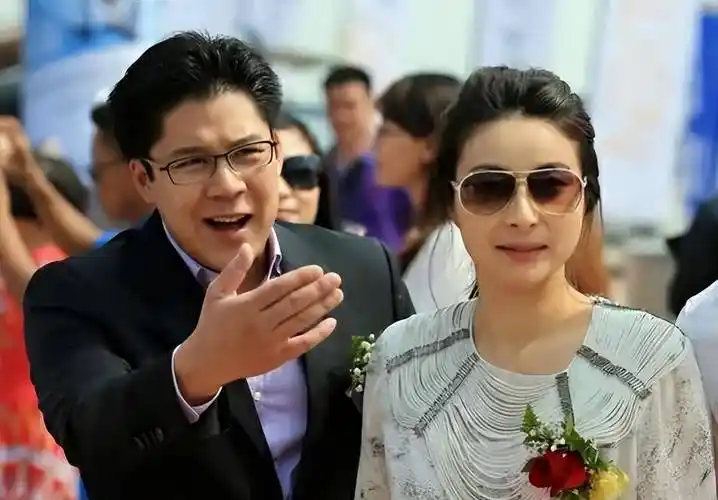 7岁霍中妍:长得比妈妈郭晶晶还有"富贵相"_霍启刚_教育_父母