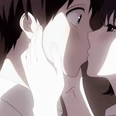 右键下载】亲密头像情侣头像大全甜甜夏天亲吻情头男女亲吻动漫图片