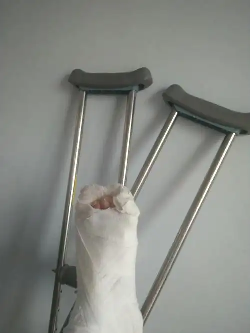 我短暂的拄拐生涯