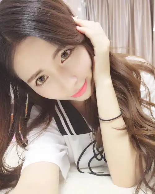 可爱女生自拍图片甜美女生卖萌自拍照