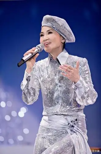 "帽子歌后"凤飞飞,当红时退隐嫁富豪,为何死讯却被隐瞒一个月