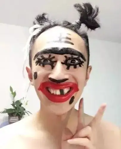 最搞笑强行给男朋友化妆结果丑哭了哈哈哈哈哈哈哈