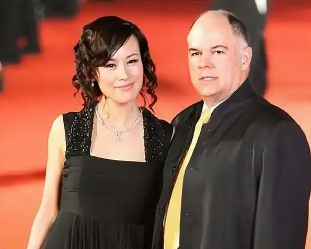 邬君梅嫁国外二婚导演结婚26年恩爱如初无儿无女成遗憾
