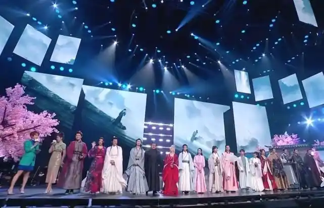 山河令演唱会主创集体开场,张哲瀚全开麦,2男星人气可追陈情令