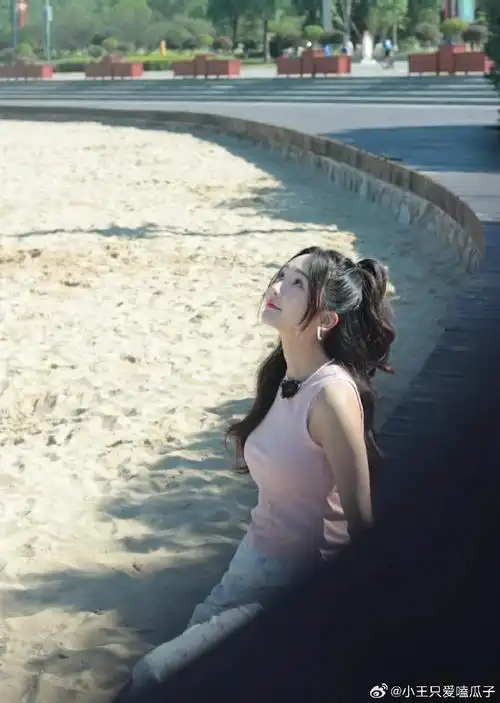 沈梦辰李莎旻子为靳梦佳打call