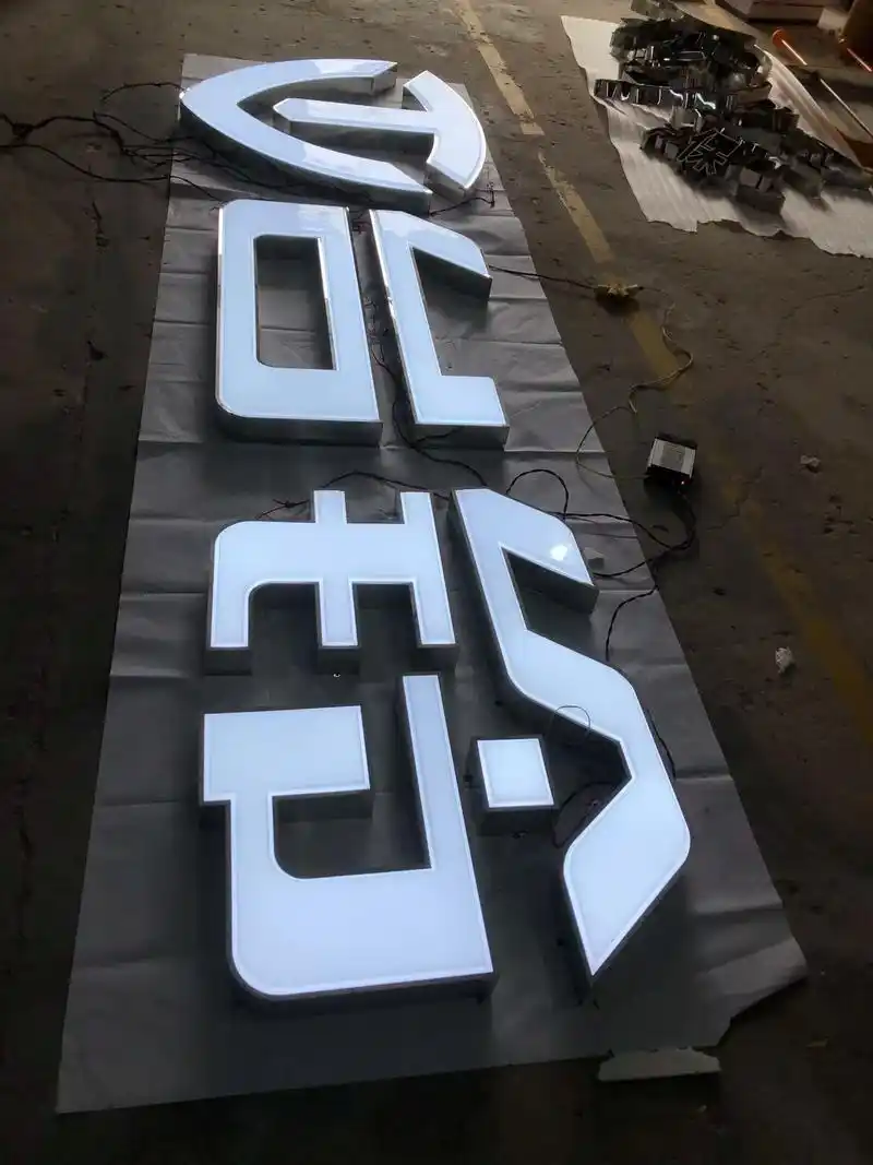 门头招牌 #亚克力通体灯箱#发光字,厂家直销 - 抖音