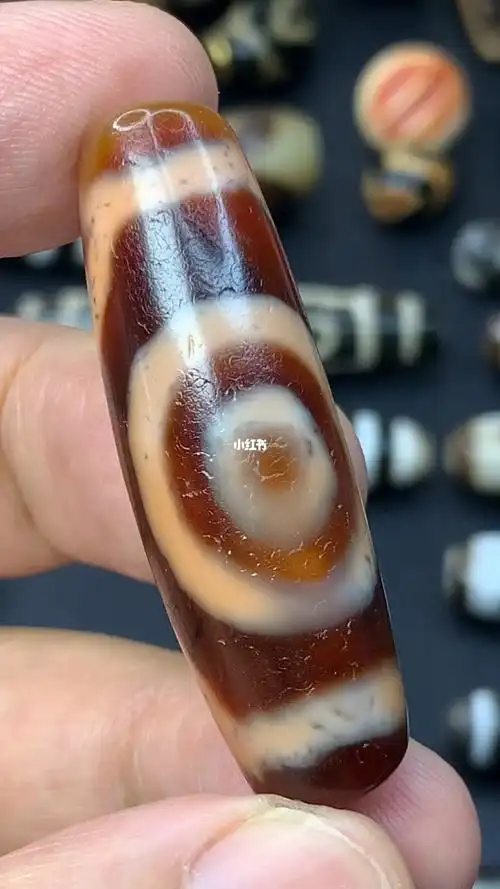 顶级牛血红星辰龙一眼天珠