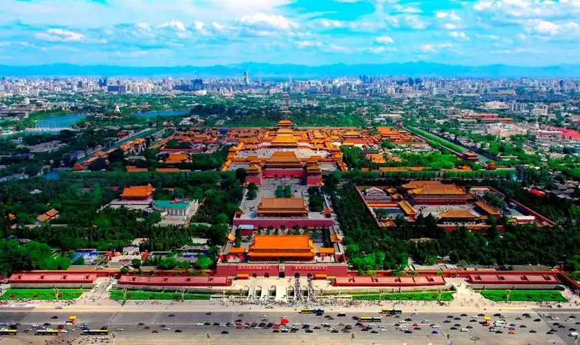 进了天安门,再过端门,才到紫禁宫城的正门,即午门,也是现在故宫博物院