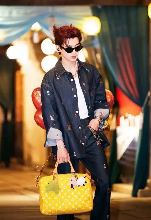 白敬亭圣诞猫猫头