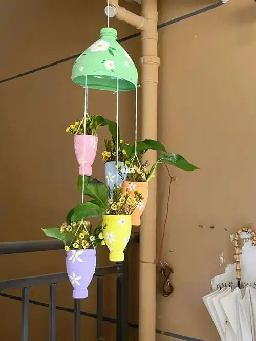 矿泉水瓶手工制作  #diy  #手工  把喝剩的几个矿泉水瓶做成风铃花瓶