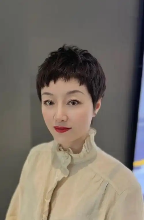 波波头烫发图片显年轻最新波波头烫发型图片