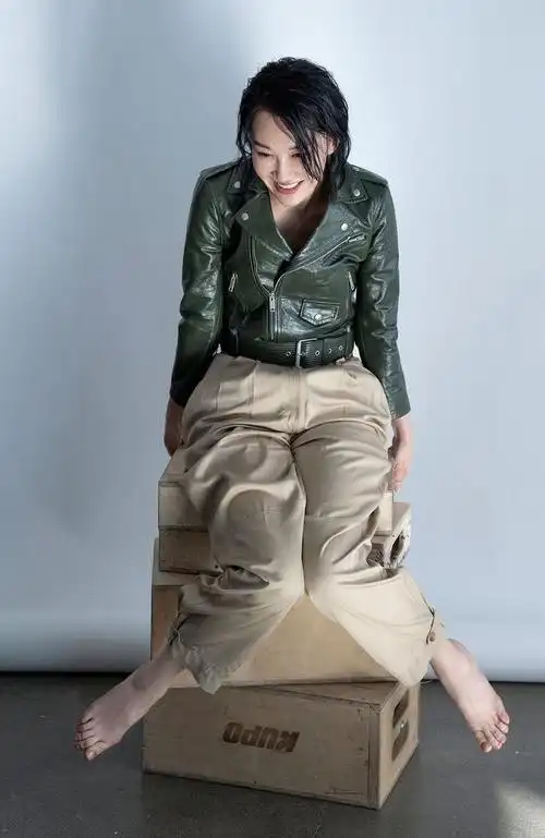 50岁许晴的光脚拍写真太美了