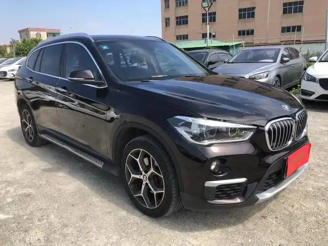 17款宝马x1,1.5t自动档顶配,大屏导航,电动记忆座椅