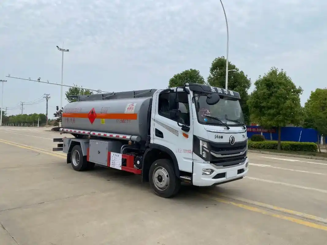 国六东风8吨油罐车加油车