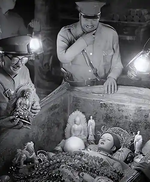 慈禧太后陵墓被挖出来后,众人都拍手叫好,然而她的遗体惨不忍睹_深圳