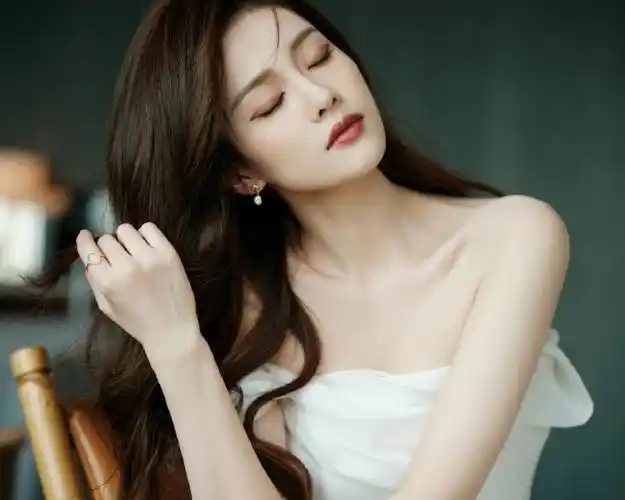 白鹿纯白抹胸长裙##白鹿初春温柔大片