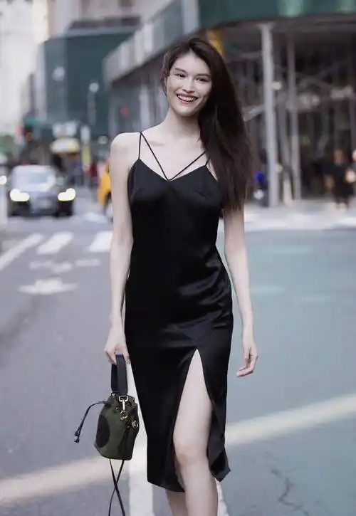 超模何穗海边拍时尚大片!