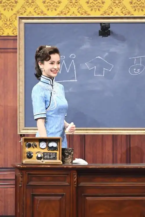 关晓彤angelababy旗袍现身王牌对王牌,一个成熟知性一个可爱俏皮