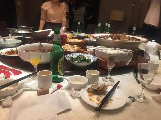 今晚在朋友婚宴回请的酒桌上只有我一人单身,oh my god,我此刻的心情