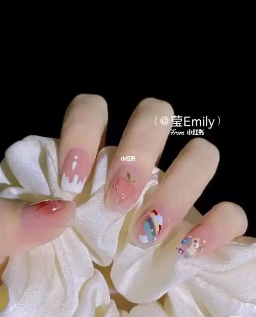 夏日小清新蜜桃彩虹美甲