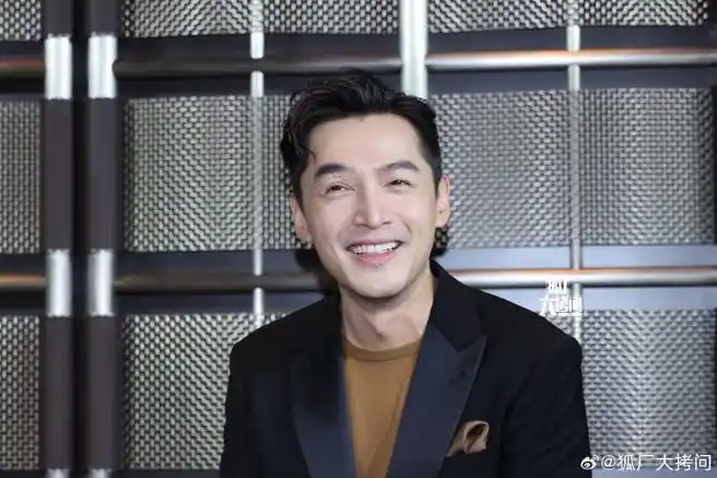 02已被帅晕,就问谁还没看过胡歌的高清生图#胡歌出席活动状态##胡歌