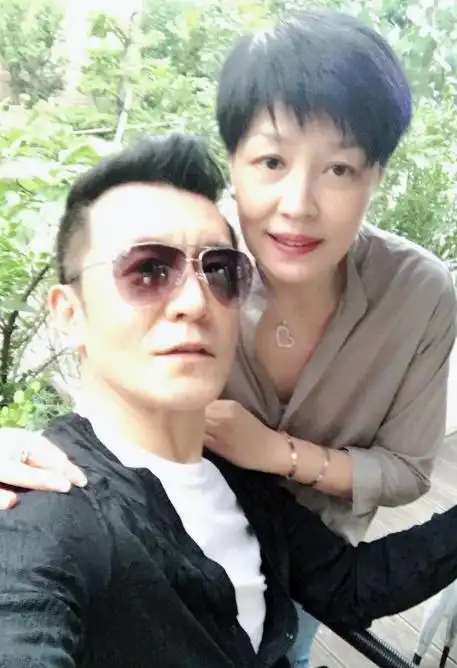 哈文为不影响到唐嫣和罗晋结婚日,李咏葬礼日憋了一天都没有公布