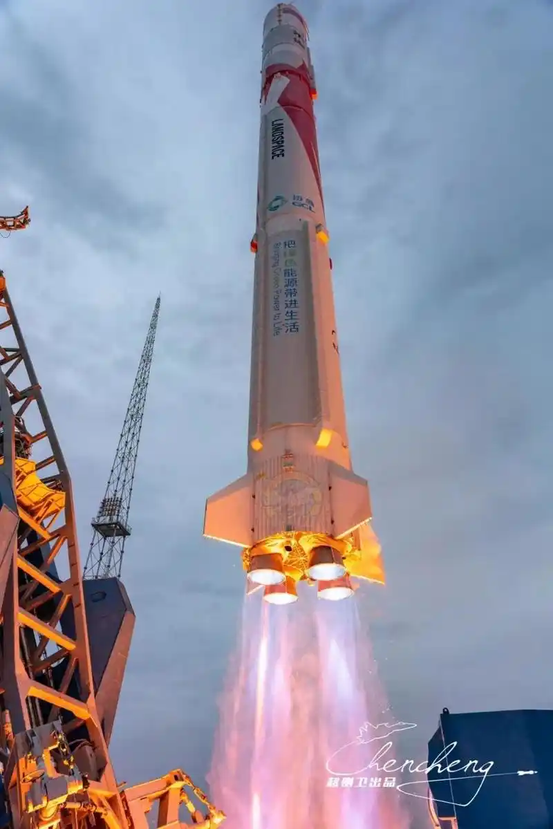 来几张朱雀二号运载火箭高清图