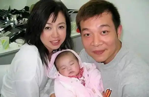 唐丽球:嫁二婚的吴毅将,婚后生一女,闺女貌美如花